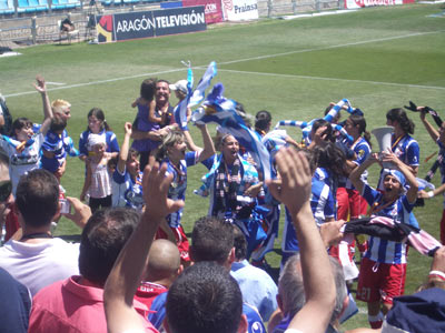 El RCD Espanyol, vigente campeón, celebra el título obtenido en La Romareda ante Prainsa Zaragoza.